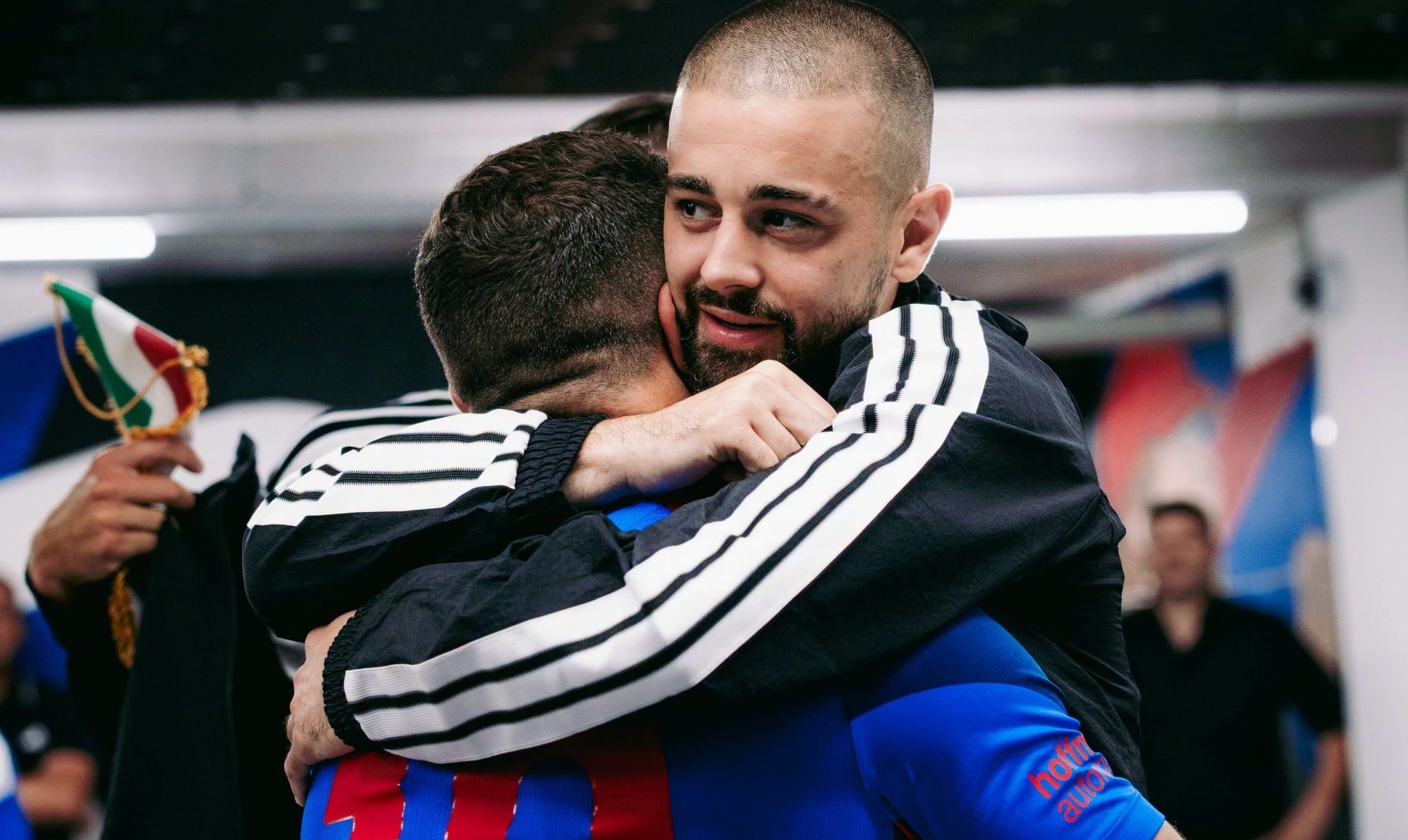 Shaqiri dhe Zhegrova përqafohen para ndeshjes Basel   Juventus