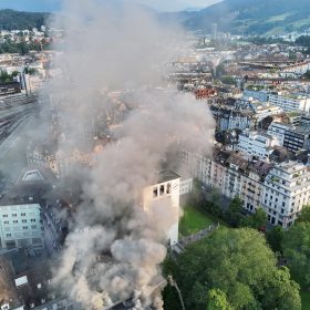 Zjarri në hotelin Continental Park në Lucern: Një zjarrfikës i lënduar gjatë ndërhyrjes
