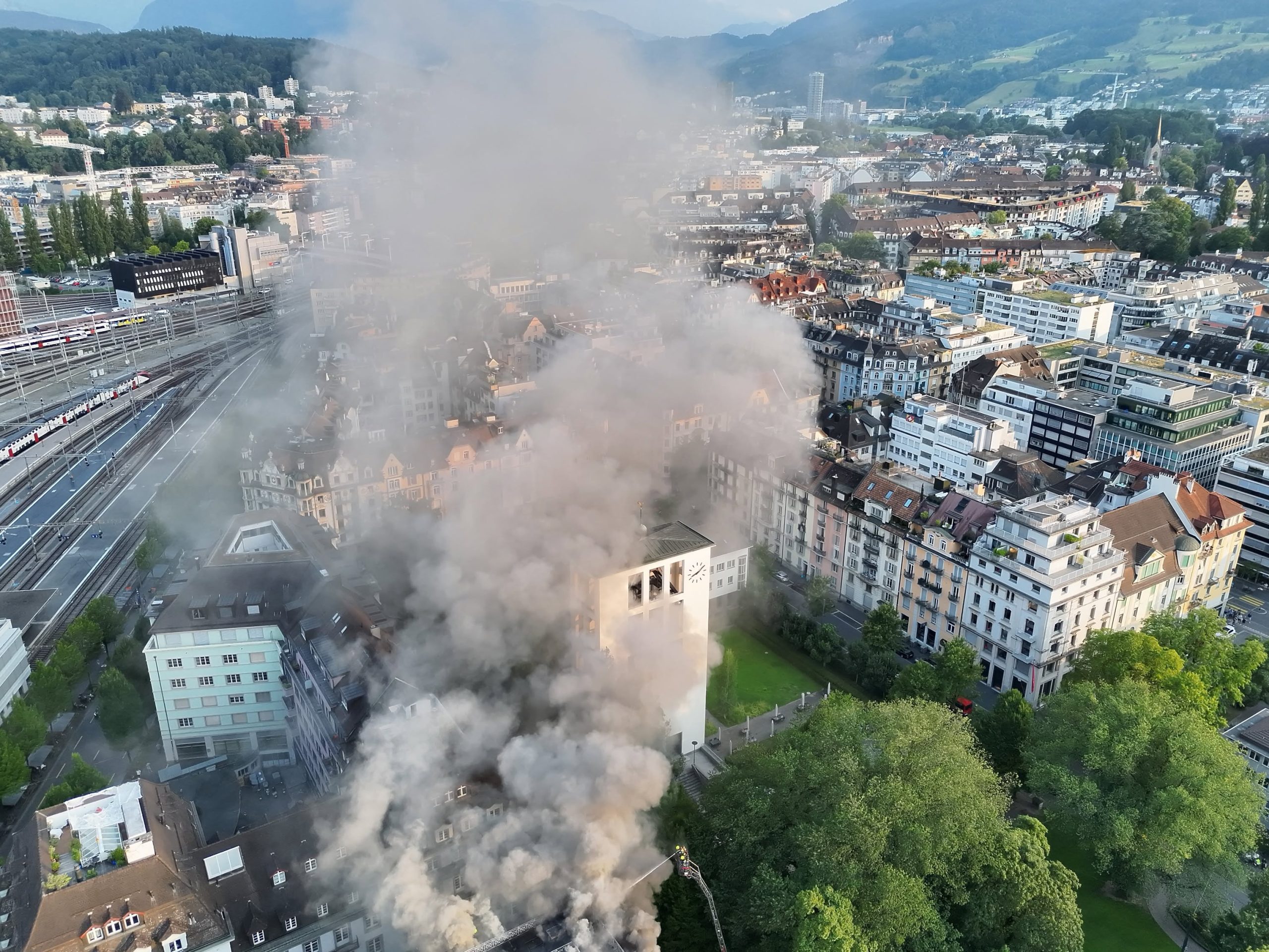 Lucern  Një hotel përfshihet nga zjarri  një zjarrfikës i lënduar