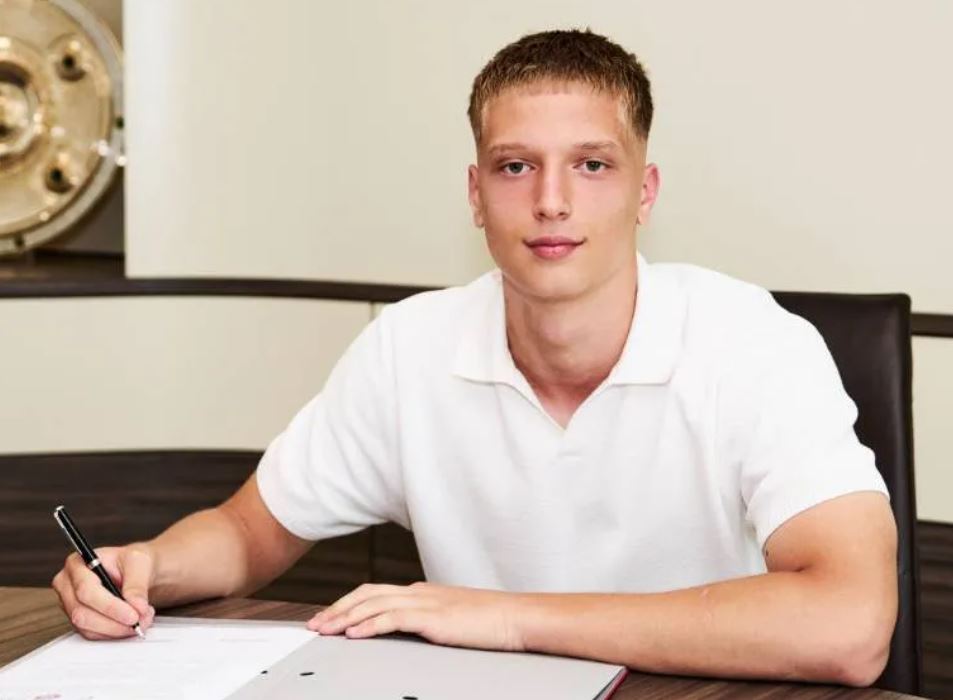 Talenti 17 vjeçar  Erblin Osmani  firmos kontratë afatgjatë me Bajernin