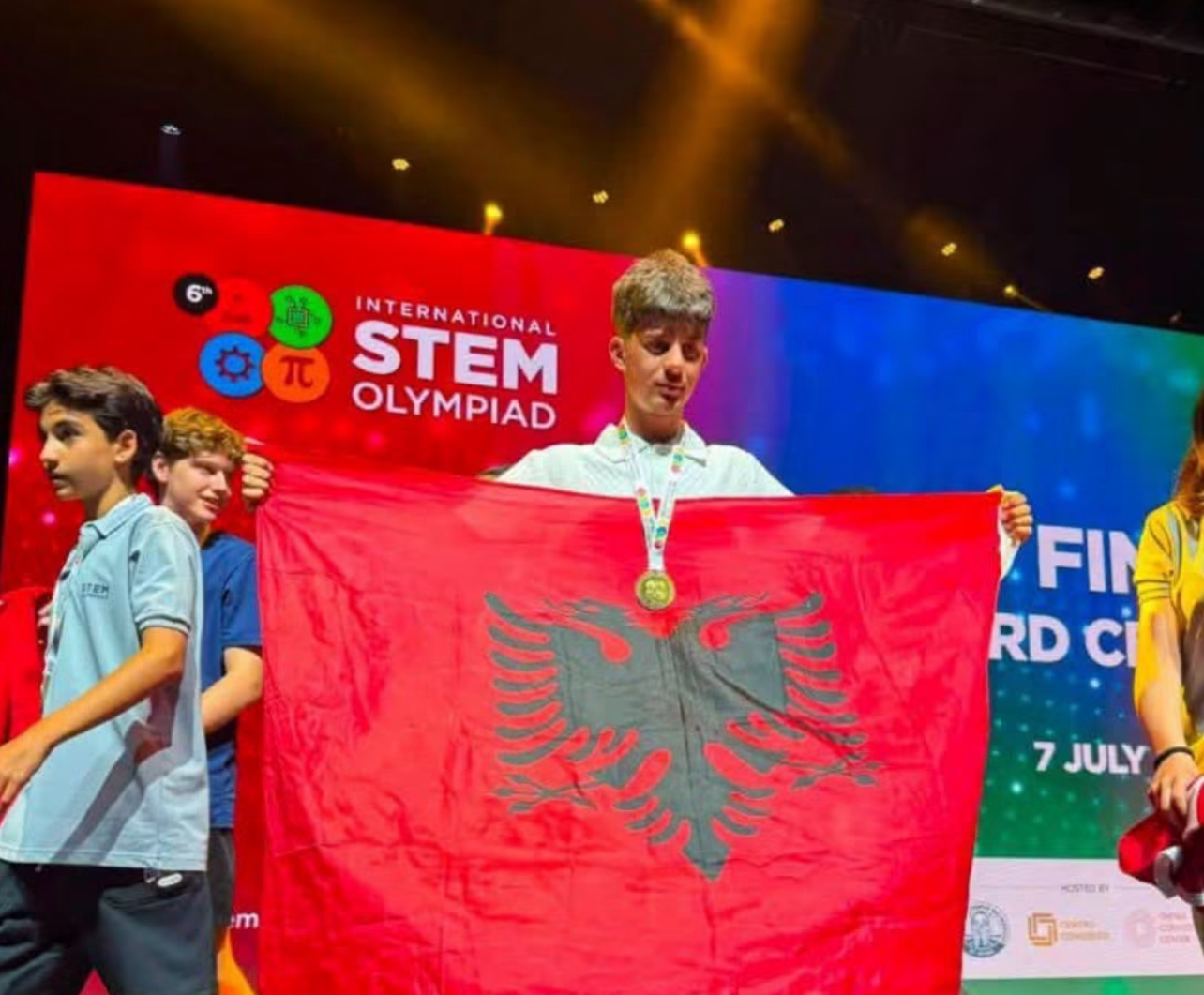 Loris Qosja, 15-vjeçar shqiptar, fitues i medaljes së artë në Olimpiadën Ndërkombëtare STEM
