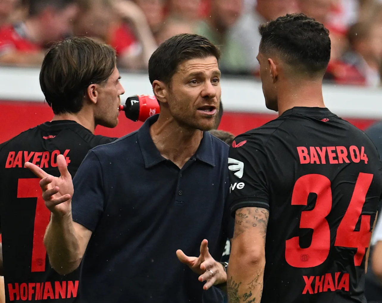 Xabi Alonso për Granit Xhakën: "Nuk komentoj lojtarët që nuk janë në skuadrë"
