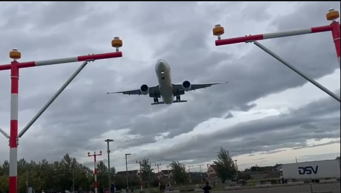 Stuhia e fuqishme paralizon Aeroportin e Cyrihut: 70 fluturime të anuluara
