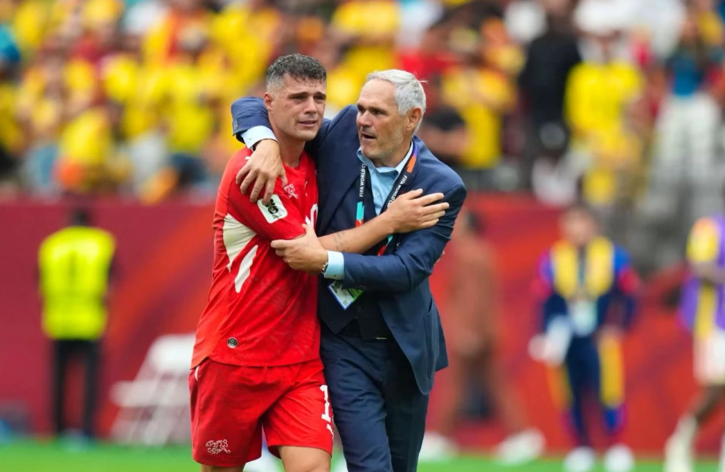 Granit Xhaka shpërthen në lot pas kualifikimit historik të Zvicrës në çerekfinalen e Kupës së Botës 2026
