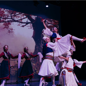 Ansambli Kombëtar mahnit Londrën me performancën e parë në Mbretërinë e Bashkuar