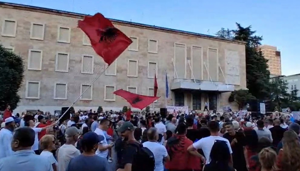 Shqipëri  Protesta në ditën e 36  qytetarët sërish në shesh me kërkesën për dorëheqje