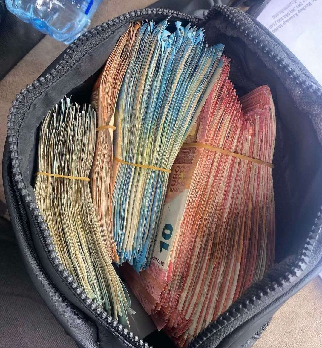 Kosovë  Tentoi të kalonte kufirin me mbi 10 mijë euro pa i deklaruar  ndalohet në Vërmicë