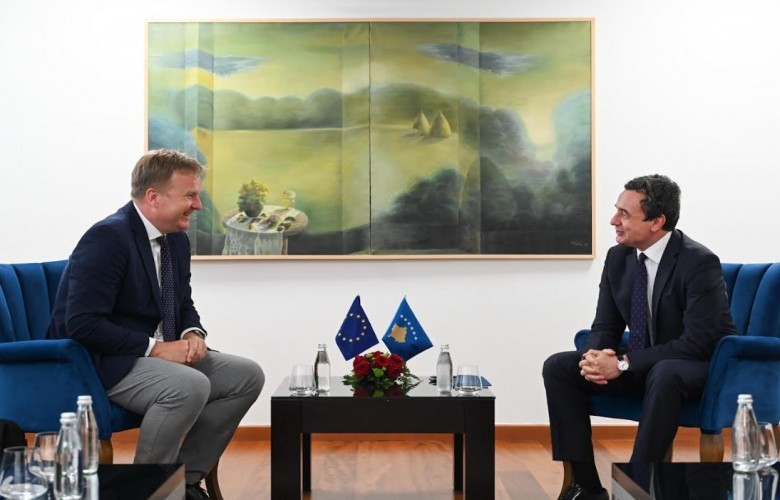 Kurti  Sorensenit  Kthimi i gjyqtarëve  vetëm me ligj dhe kushtetutë