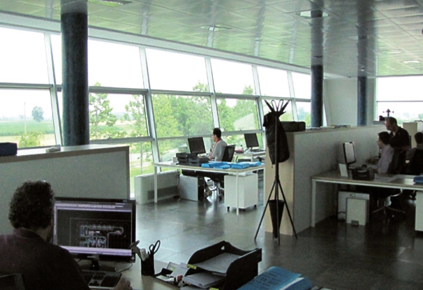 Shteti po ndërton zyra të reja   por punonjësit duan të punojnë nga shtëpia